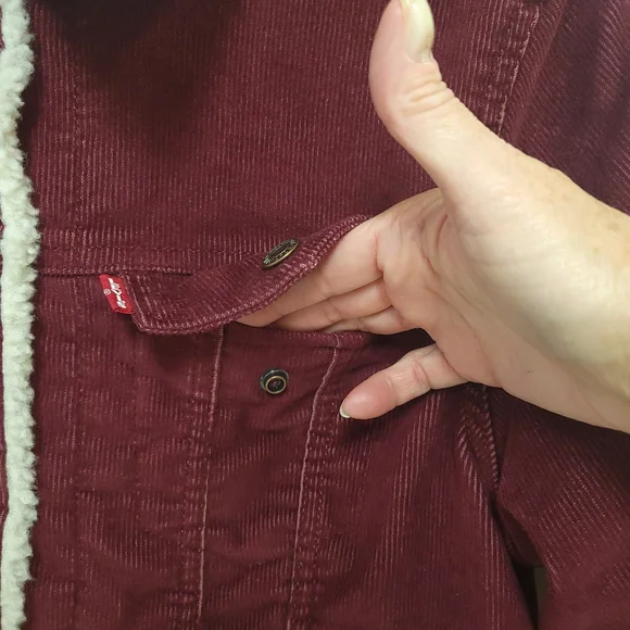 NWT Levi's Original Trucker Jacket Corduroy Sherpa Women's XS Irregular Burgundy - Picture 7 of 16